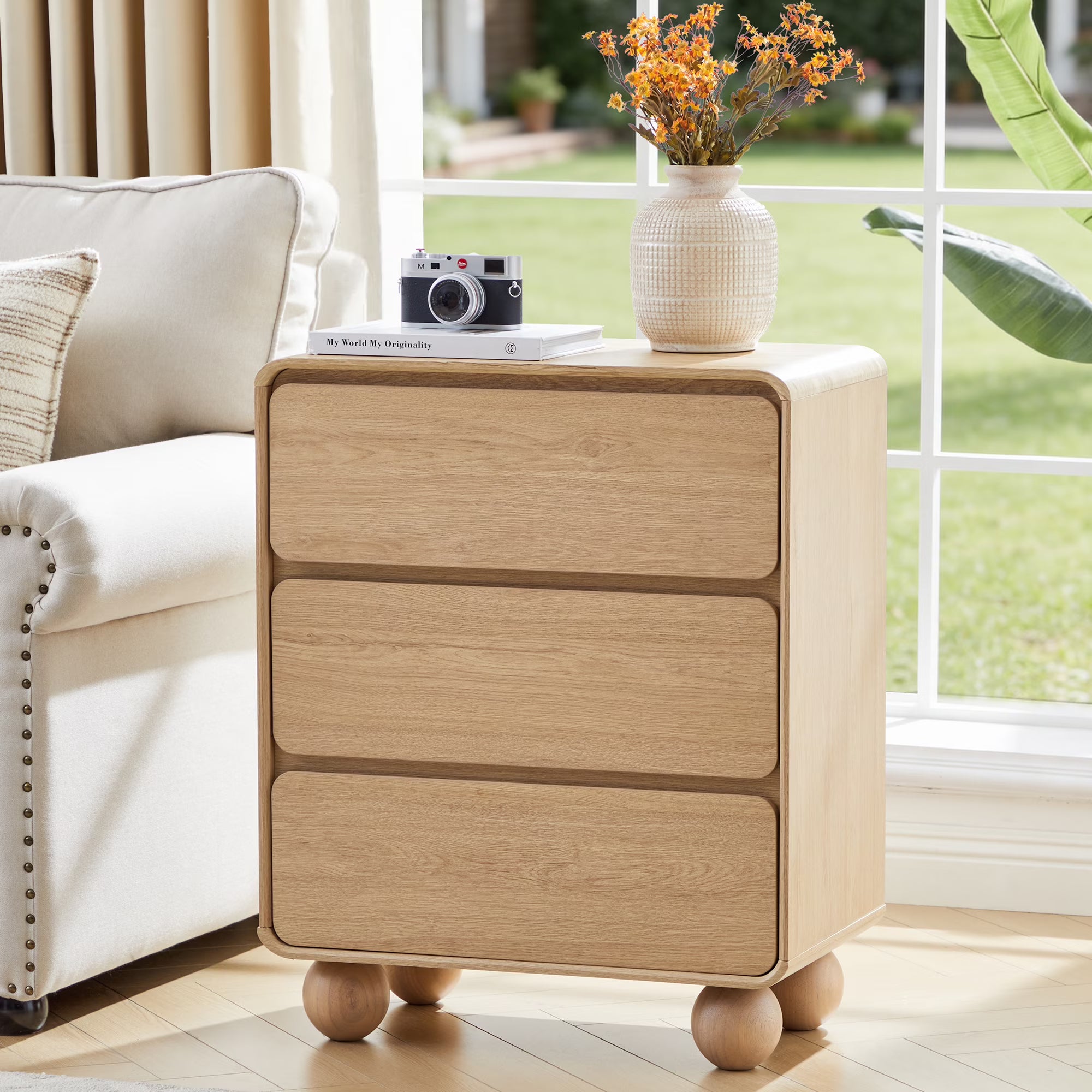 Wirrytor Natural Wood 3-Drawer Curved Edge Nightstand, Scandinavian Bedside Table With Ball Legs, Versatile End Table For Bedroom & Living Room