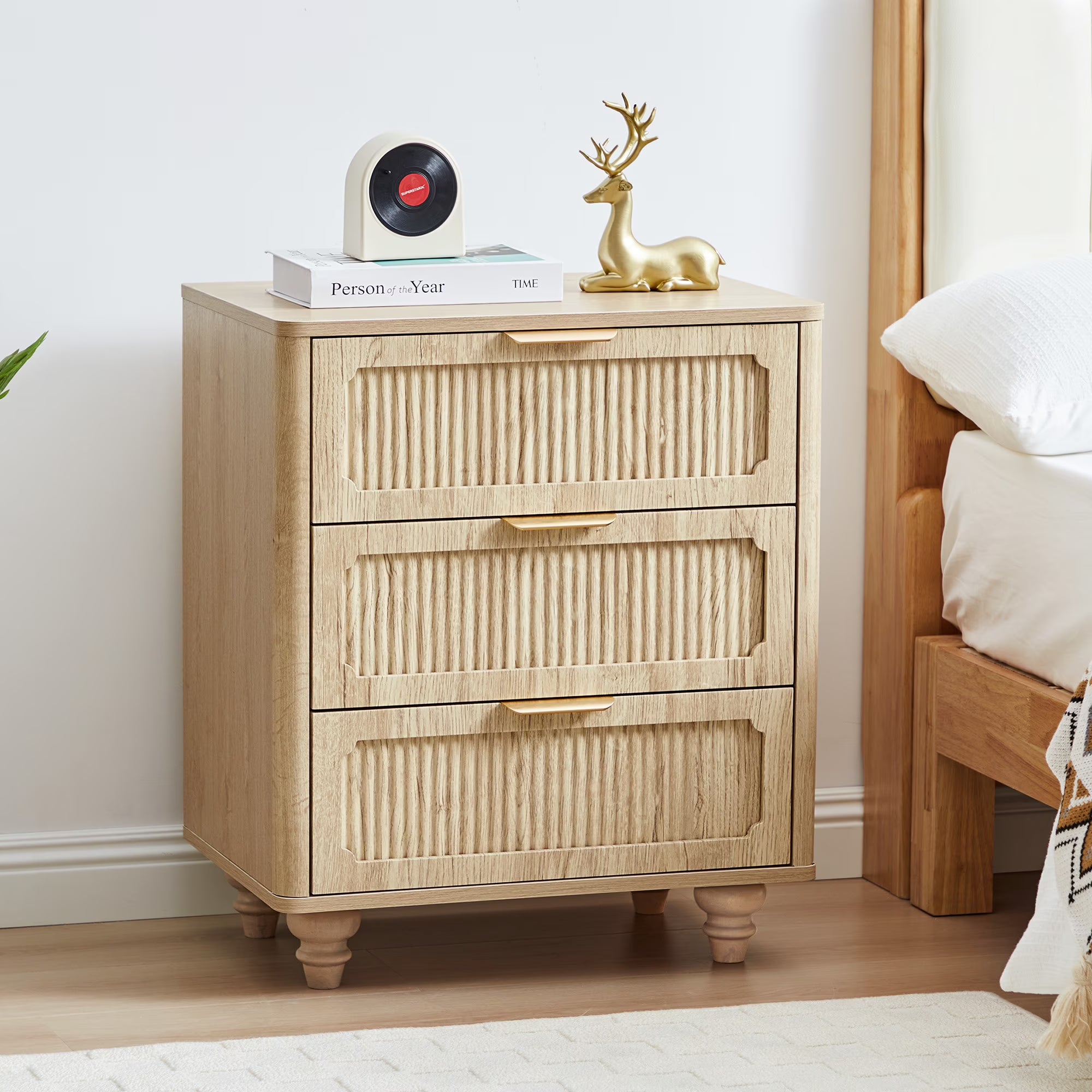 Wirrytor Natural Wood 3 Drawer Dresser with Fluted Panel, Modern Nightstand Storage Chest with Gold Handles & Solid Wood Legs, Anti-Tip Bedroom Dresser for Living Room Entryway Hallway